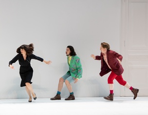 SF/MONIKA RITTERSHAUS Marianne Crebassa (Dorabella), Andrè Schuen (Guglielmo), Bogdan Volkov (Ferrando)