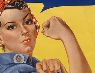 Eine Frau mit aufgekrämpeltem Ärmel und zur Faust geballten Hand, Detail des historischen Posters "Rosie the Riveter"