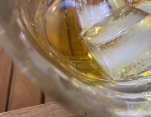 ORF/URSULA HUMMEL-BERGER Whisky mit Eiswürfel