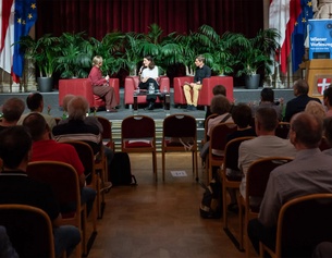 Marlene Nowotny mit Florian Stuker und Gudrun Schach