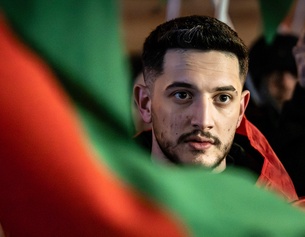 Kurdischer Demonstrant in Deutschland