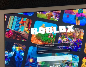 Roblox-Login-Screen