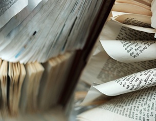 Papier und alte Bücher