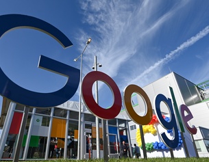 PICTUREDESK.COM/DPA/ARNE DEDERT Google Logo vor einem Gebäude
