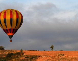 APA/AFP/TIZIANA FABI Heißluftballon