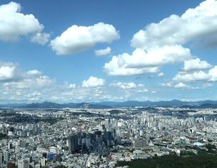 AP/LEE JIN-MAN Blick über Seoul, Wolkenlandschaft