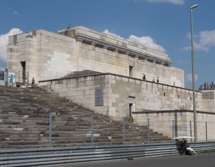 Feldtribüne entworfen von Architekt Albert Speer, Zeppelinfelder in Nürnberg