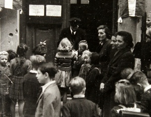 Besatzungszeit: Schulbeginn in einer Volksschule. 3. Oktober 1947