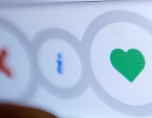 AP/TSERING TOPGYAL Das Herz und das Kreuz Symbol der Tinder App