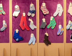 Ausgestellte Socken beim re:pair-Festival