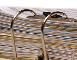 Blätter in Aktenordner