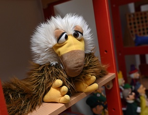 PICTUREDESK.COM/DPA/SVEN PFÖRTNER Handpuppe in einem Regal