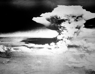 PICTUREDESK.COM/ROGER VIOLLETT Pilzwolke nach Abwurf der Atombombe über Hiroshima