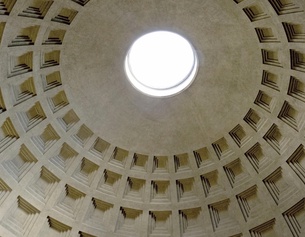 PICTUREDESK.COM/IMAGEBROKER/SUNNY CELESTE Pantheon-Kuppel in Rom