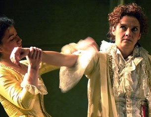 APA/ROLAND SCHLAGER Angelika Kirchschlager rechts als Cherubino und Tatiana Lisnic in der Rolle der Susanna