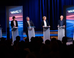 APA/GEORG HOCHMUTH Die Spitzenkandidaten Sebastian Kurz (ÖVP), Pamela Rendi-Wagner (SPÖ), Norbert Hofer (FPÖ), Beate Meinl-Reisinger (NEOS), Peter Pilz (Liste Jetzt) und Werner Kogler (Die Grünen) am Dienstag, 03. September 2019, im Rahmen einer Ö1-Klartext-Diskussion zur NR-Wahl.