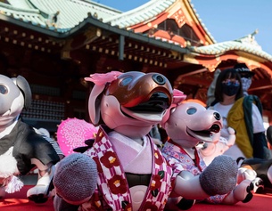 Kanda Myojin Schrein: Hunderoboter