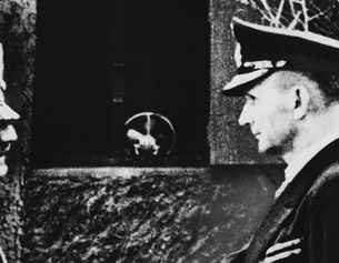 PICTUREDESK.COM/AP Adolf Hitler und Karl Dönitz