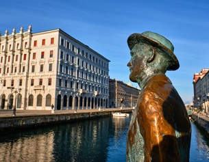 Canal Grande di Trieste mit Statue James Joyce.