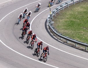 Abfahrt von Radrennfahrer