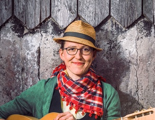 GREGOR WIEBE Martina Schwarzmann