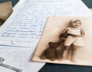 ORF/URSULA HUMMEL-BERGER Rechercheunterlagen, alte Fotos, Christl Putschi als Kind