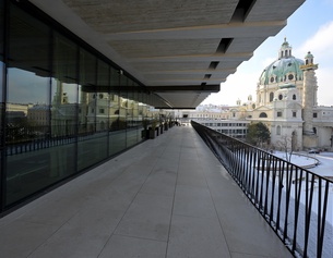 APA/ROLAND SCHLAGER Wien Museum mit Blick auf die Karlskirche