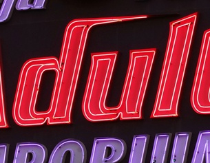 AP/KIRBY LEE Neonschild, Adult-Schriftzug