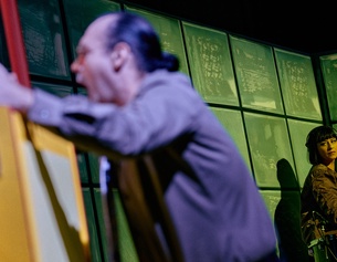 Samouil Stoyanov und Katharina Ernst in "Woyzeck" am Wiener Volkstheater