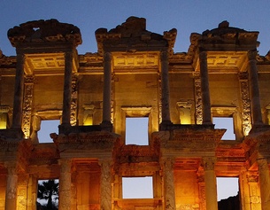 Fassade der Celsusbibliothek in Ephesos