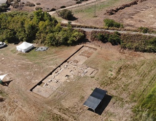 Drohnenfoto der Ausgrabung im Poseidonheiligtum von Kleidi-Samikon