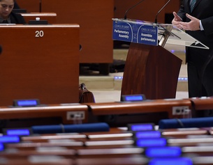 AFP/FREDERICK FLORIN Europarat, Mann am Stehpult