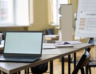 Laptop in der Schule, Schulklasse