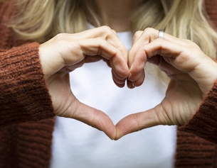 Herz mit Händen geformt