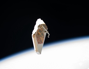 NASA Weltallmüll schwebt dahin