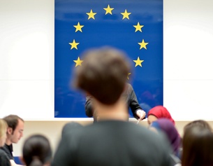 APA/HERBERT NEUBAUER Junge Wähler im Haus der Europäischen Union