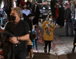 AP/VAHID SALEMI Menschen in Teheran