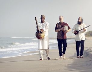 Kiya Tabassian, Ablaye Cissoko und Patrick Graham