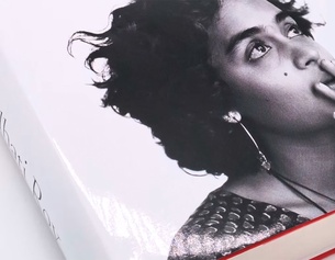 Liegendes Buch, Arundhati Roy, "Meine Zuflucht und mein Sturm"