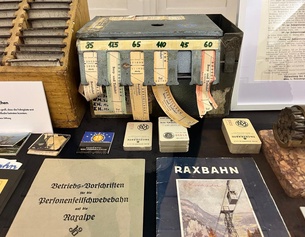 Ausstellungsansicht, Raxbahn