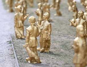 Skulptureninstallation "Mozart - Das unbezähmbare Genie" des deutschen Konzeptkünstlers Ottmar Hörl
