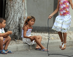 APA/AFP/FILIPPO MONTEFORTE Spielende Kinder