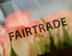Schnittblumen mit Fairtrade Beschriftung.