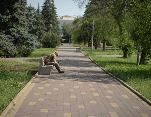 Ein Soldat in der Ukraine